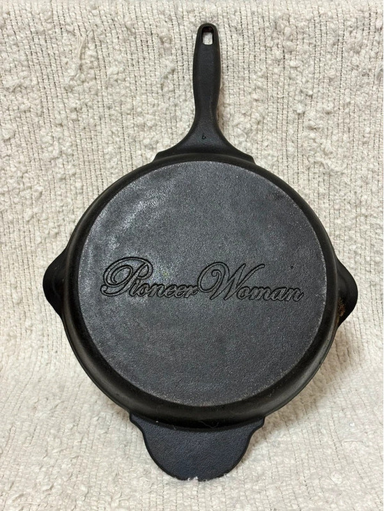 Other - 8 inch, pioneer women cast iron pan